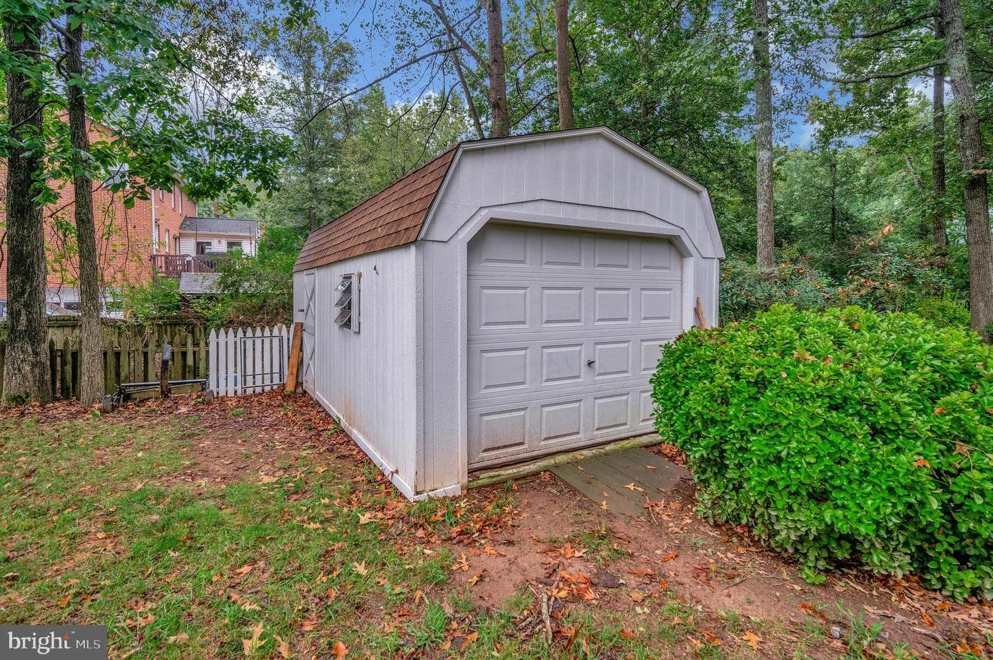 416 Whitecliff Drive photo 8