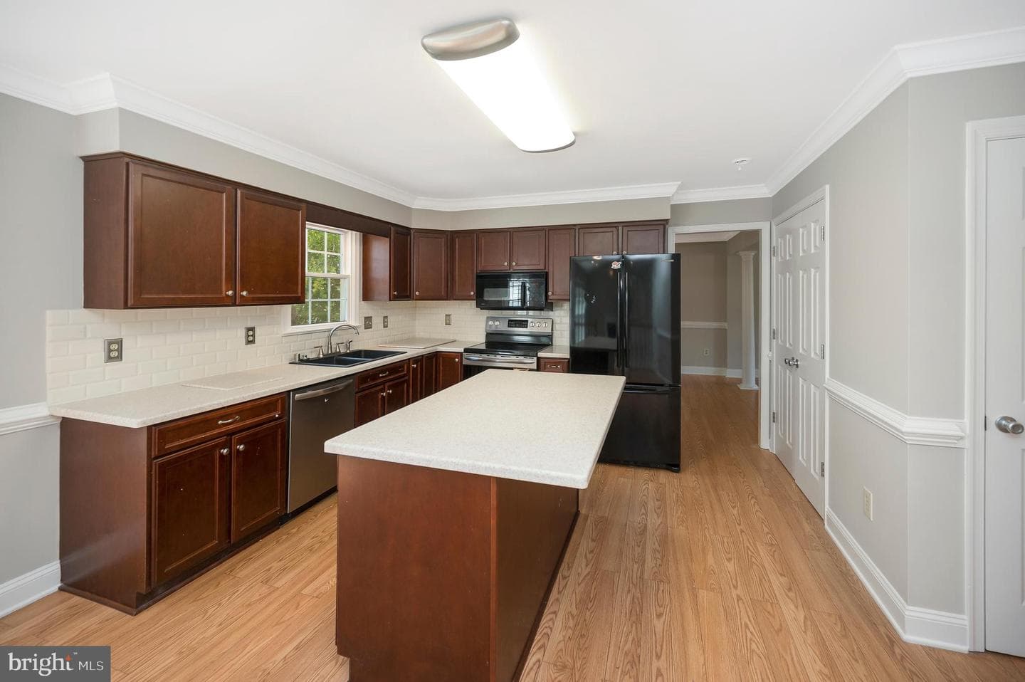4310 Essex Court photo 22