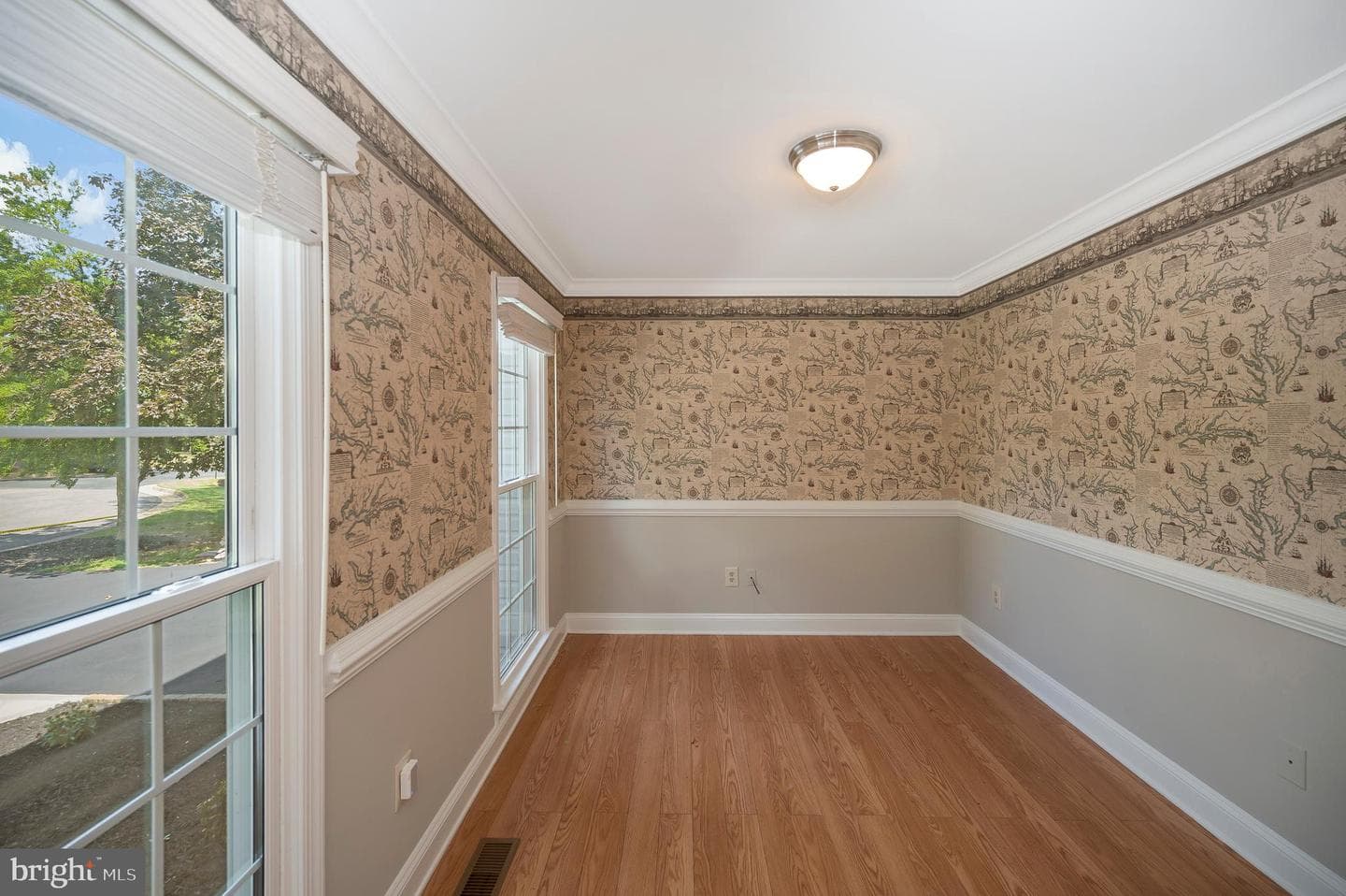 4310 Essex Court photo 9