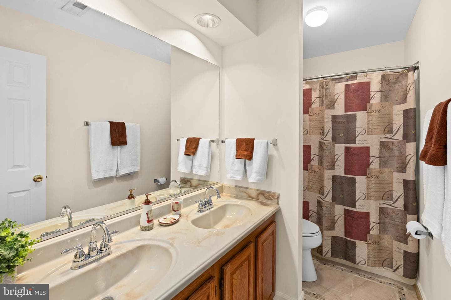 6100 Thayer Street photo 22