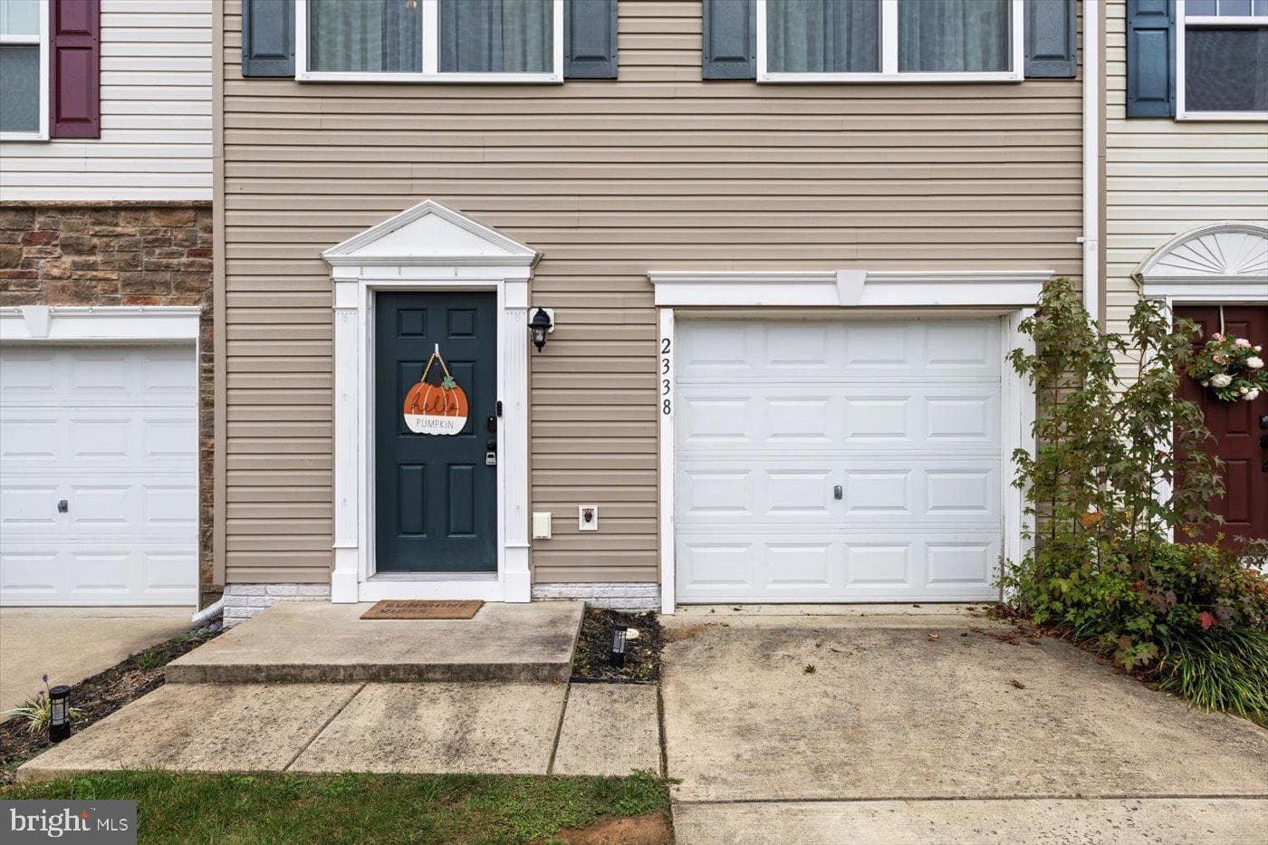 2338 Drake Ln photo 2