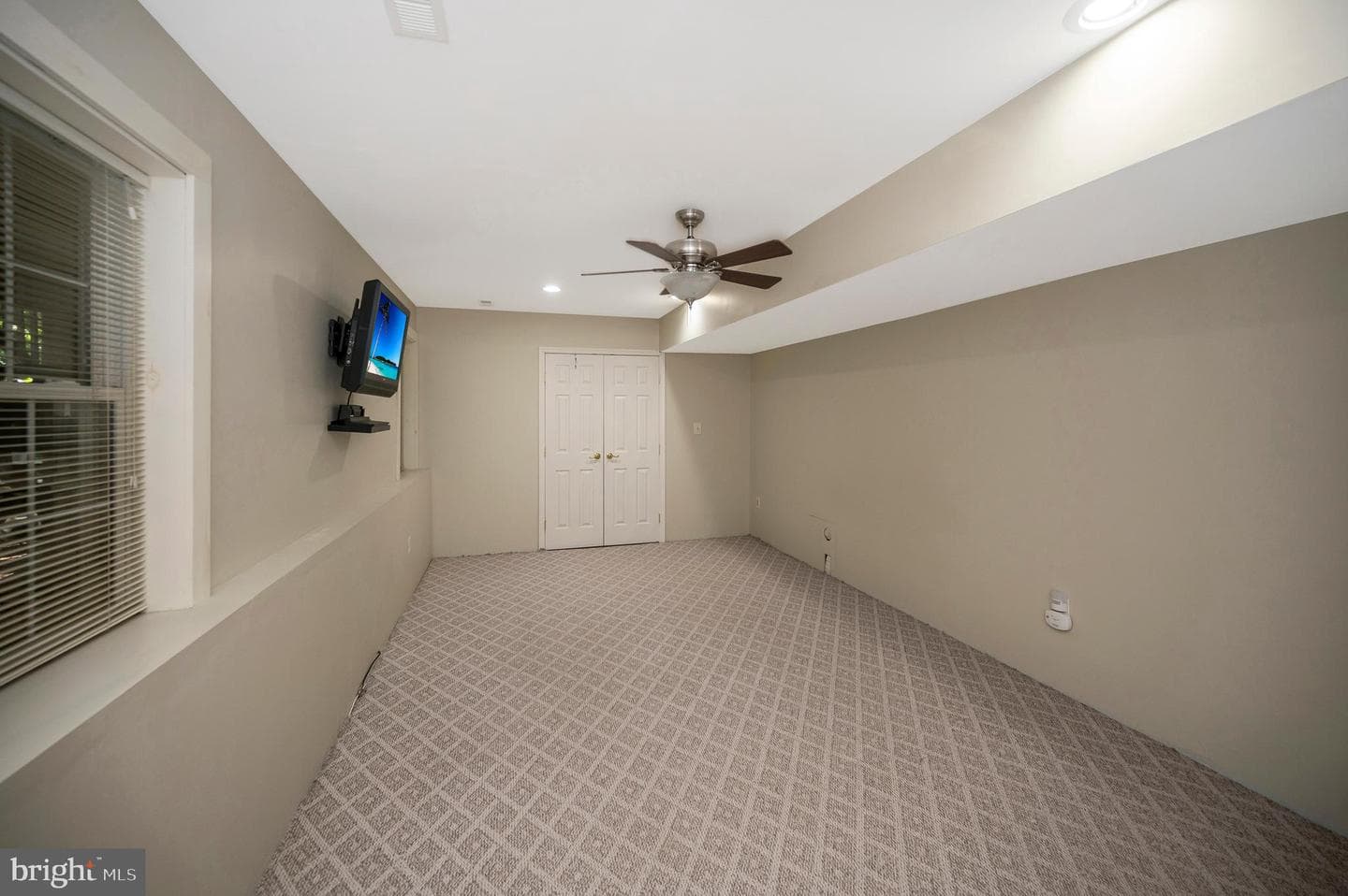 10219 Colechester Street photo 48