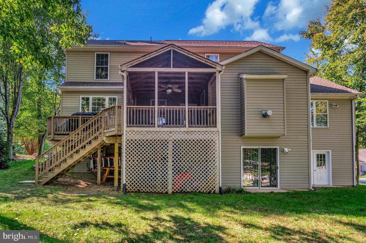 10219 Colechester Street photo 8