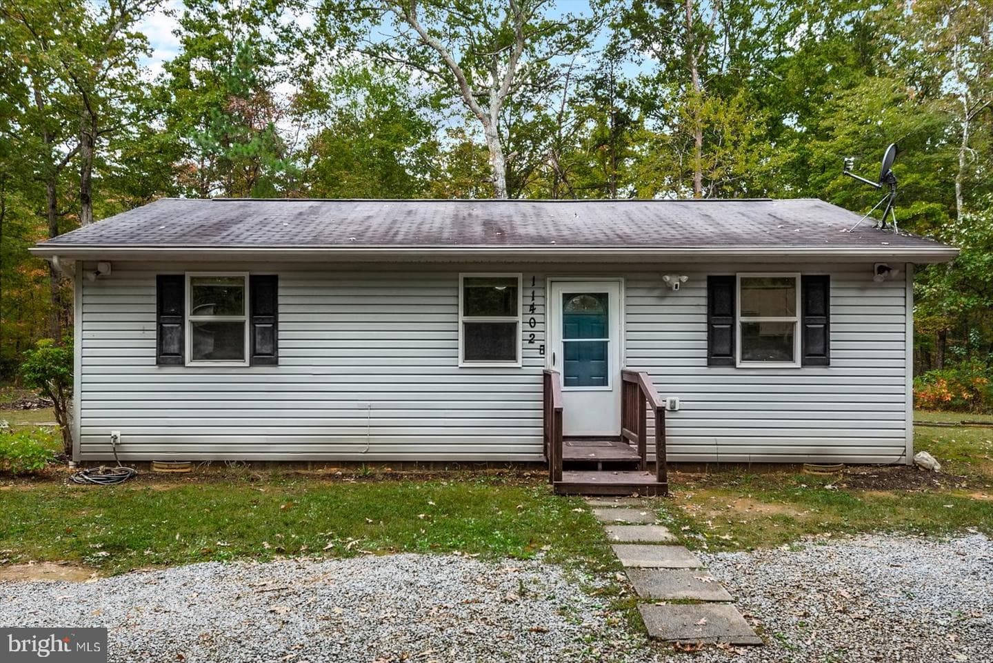 11402 Railroad Lane photo 2