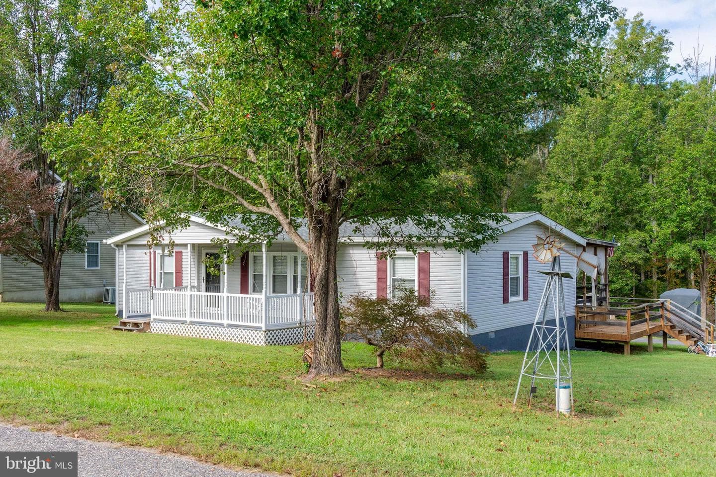 5924 Bradley Lane photo 2