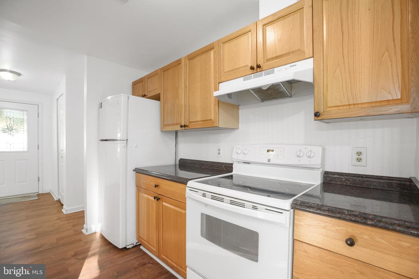 5522 Larch Street photo 2