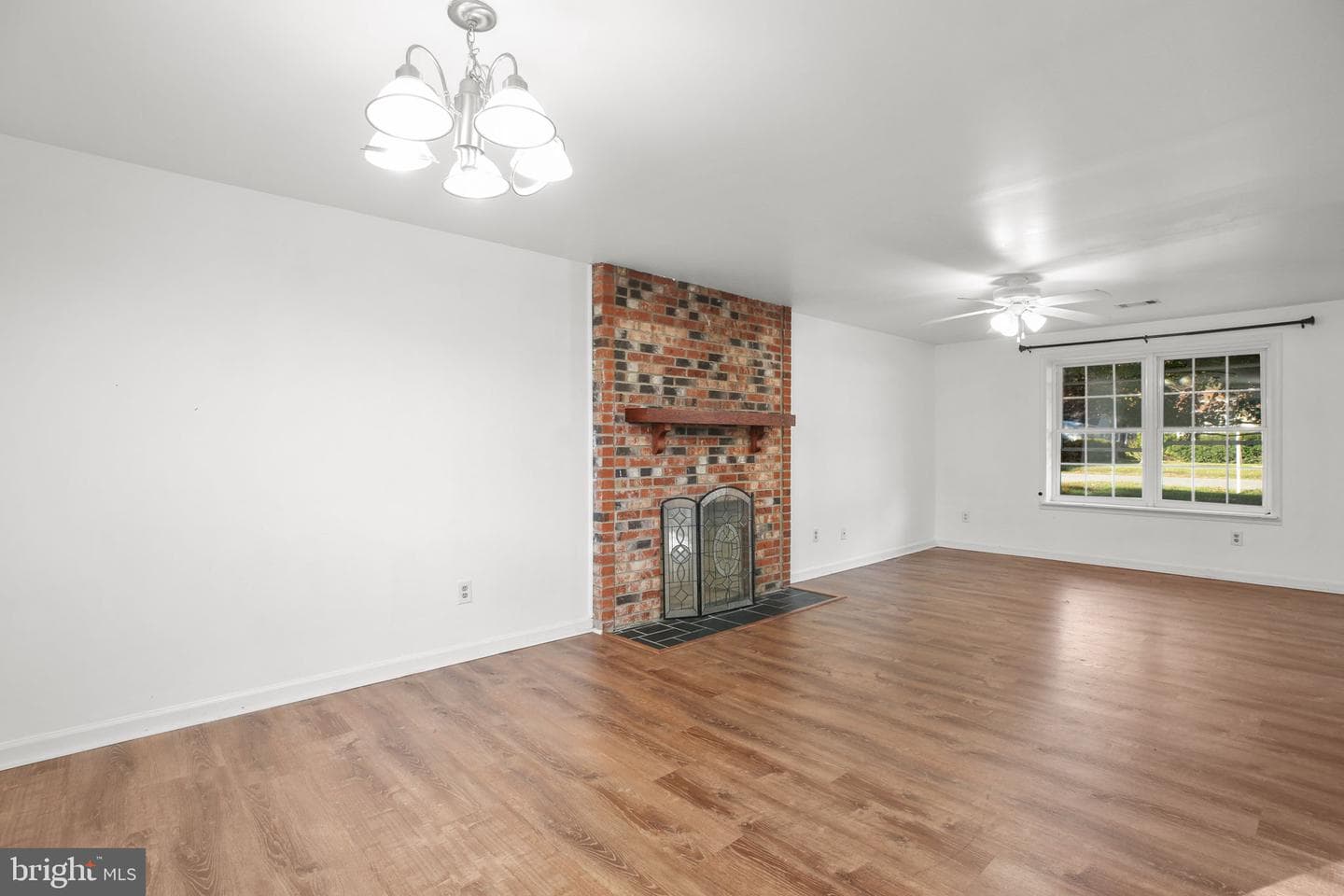 5522 Larch Street photo 4