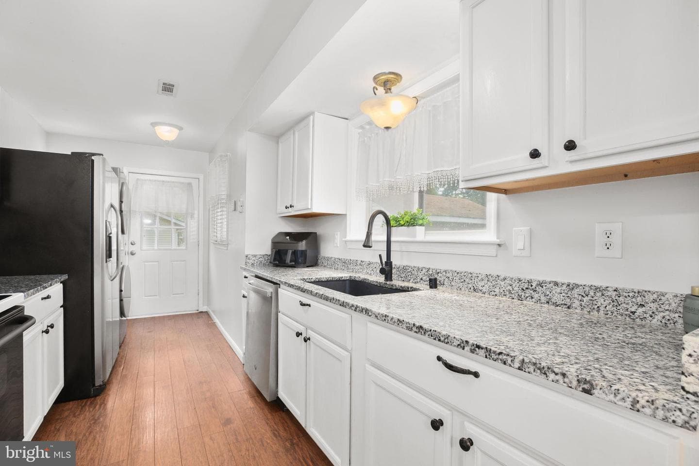10304 Bayberry Lane photo 10