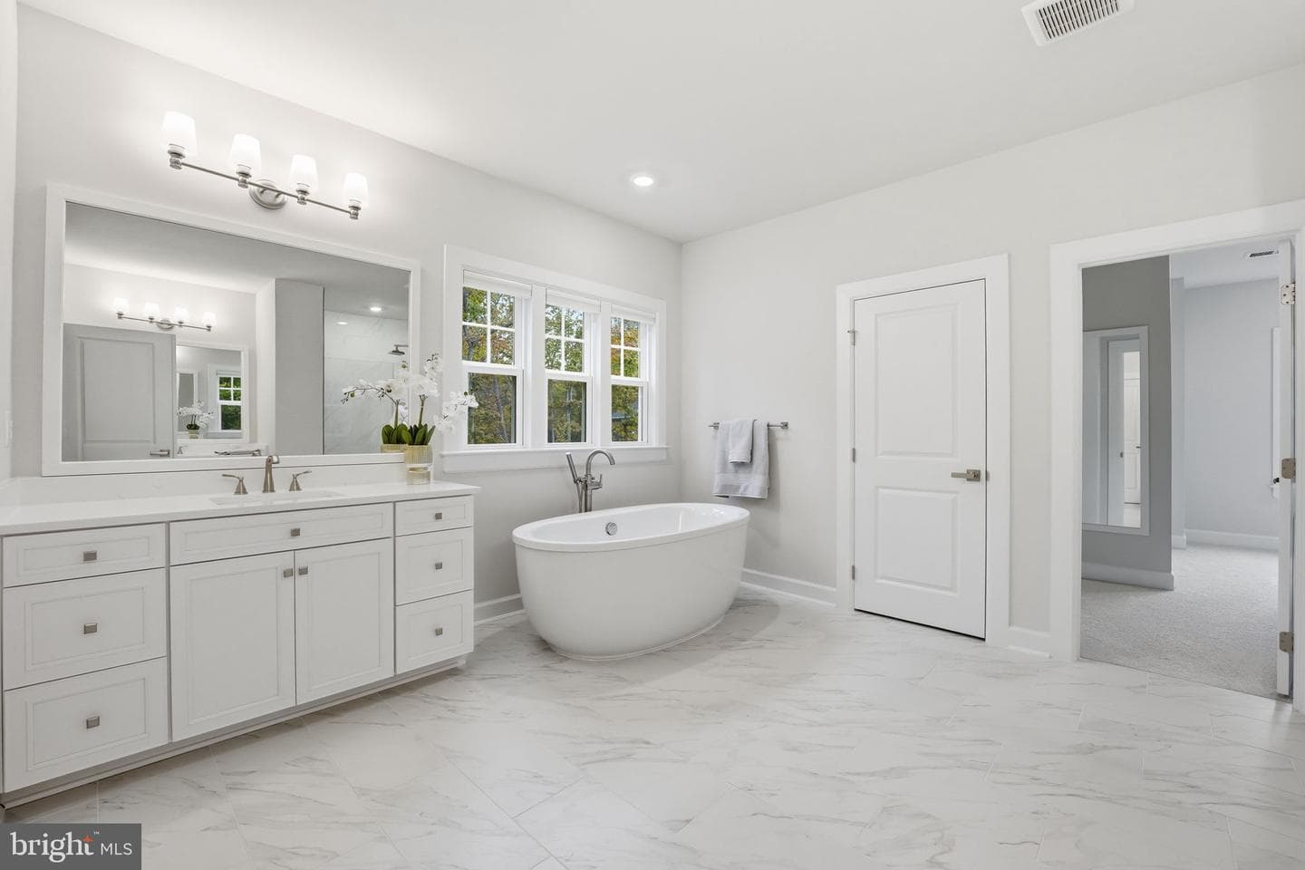 10914 Canterbury Court photo 34