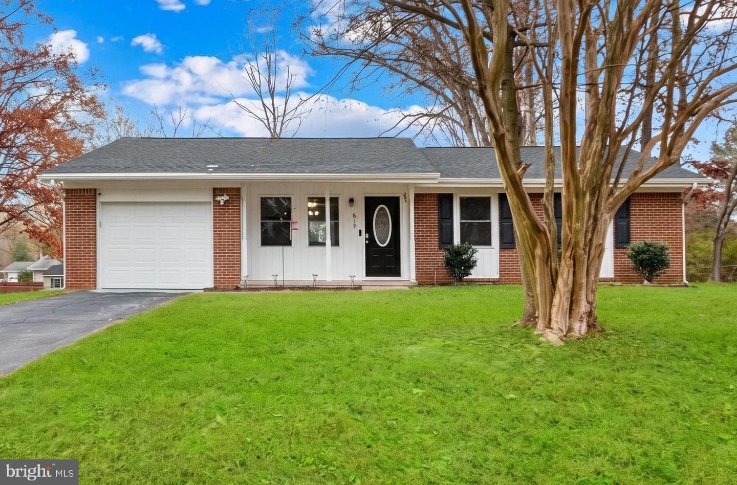 813 Sherwood Lane photo 1