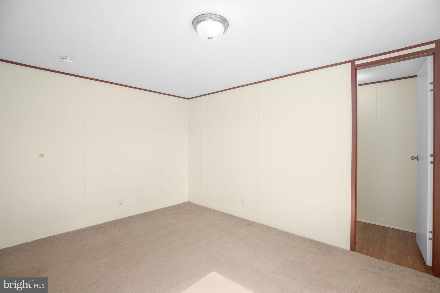 10000 Hummingbird Lane photo 13