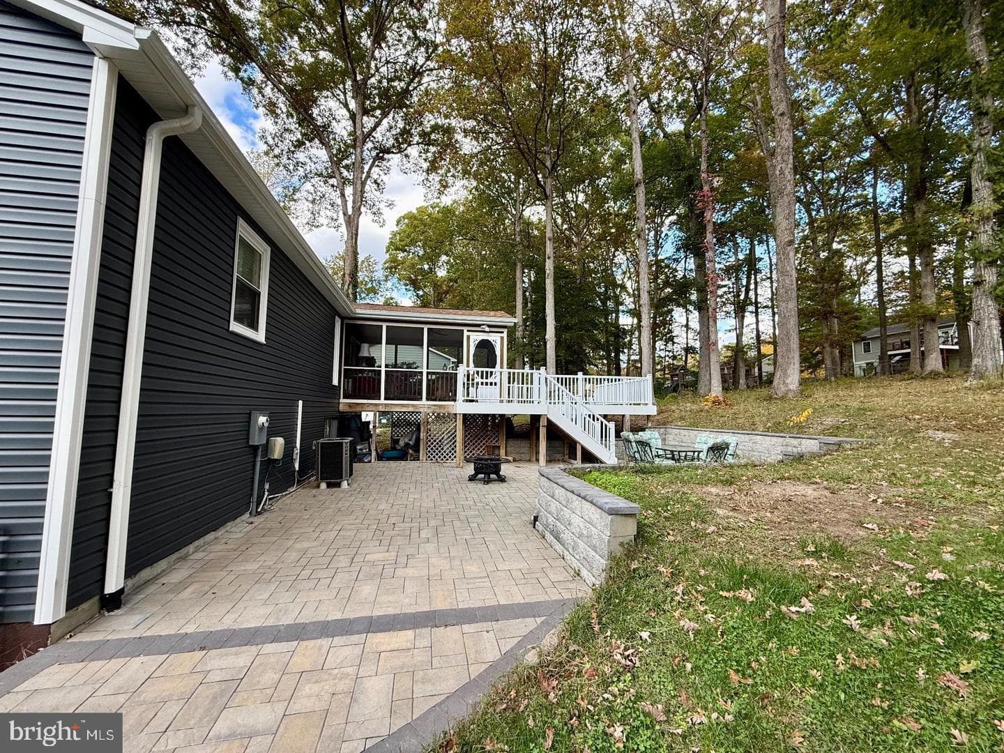 410 Albany Street photo 27