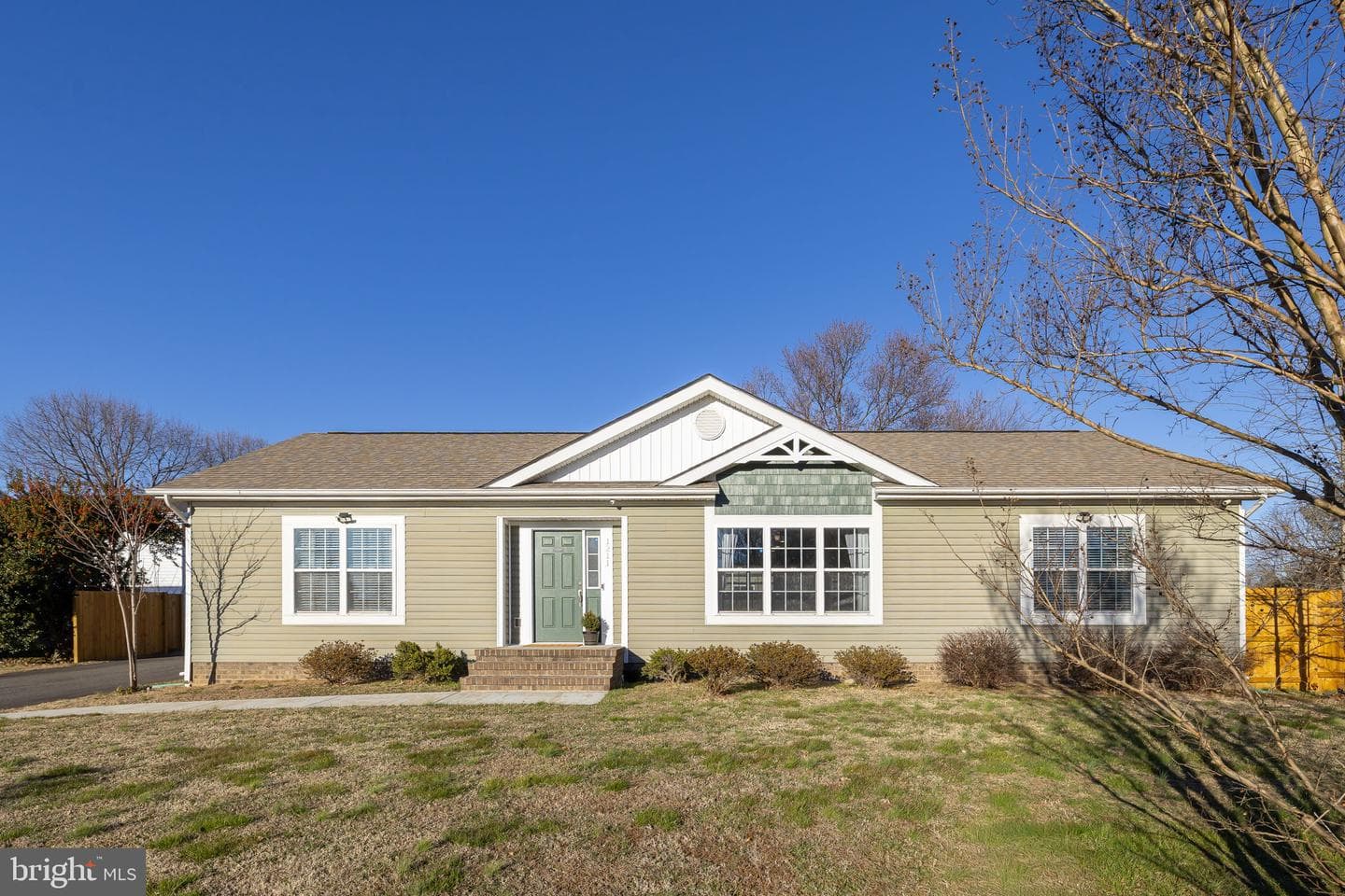 1211 Dewberry Drive photo 2