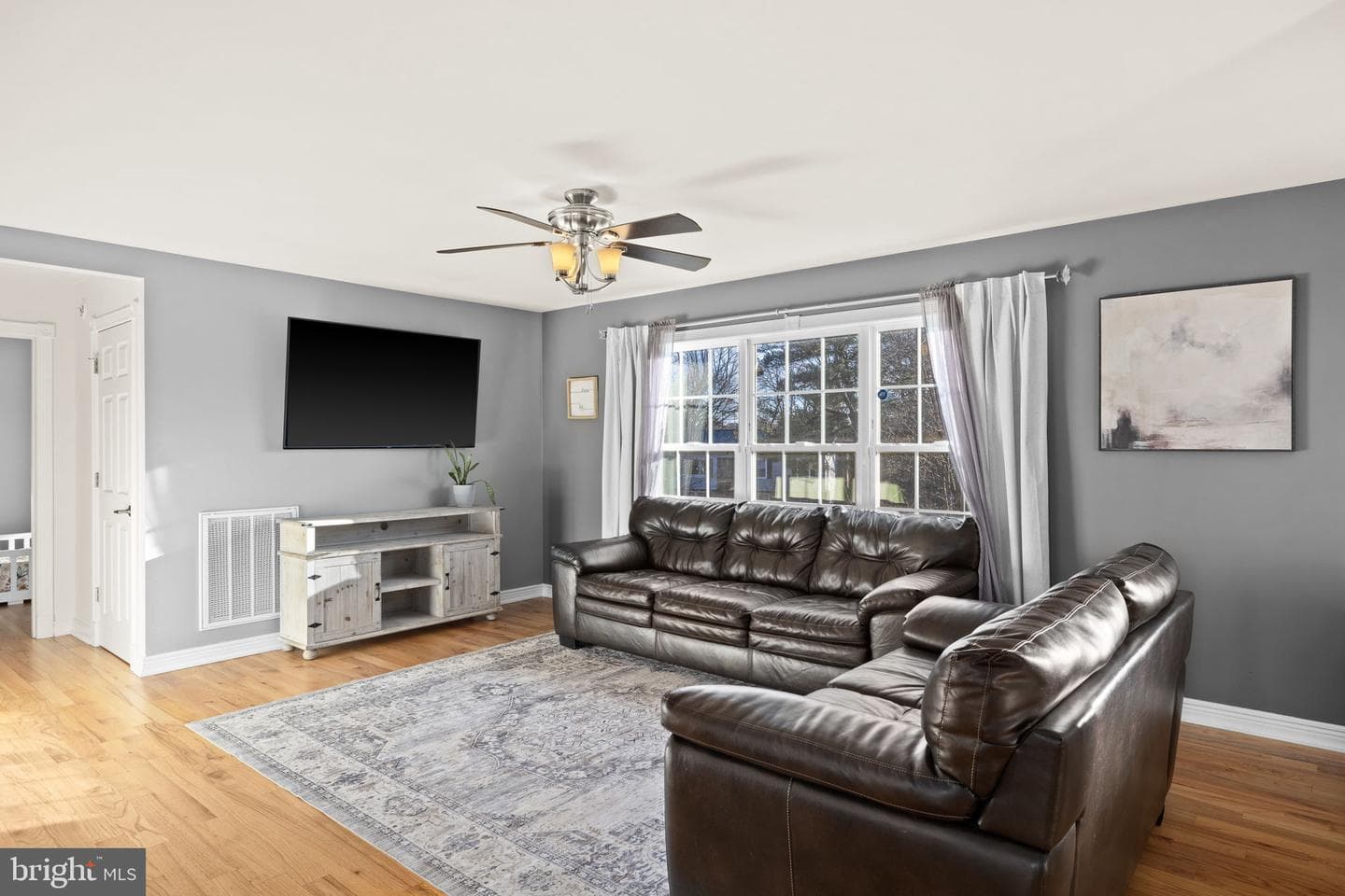 1211 Dewberry Drive photo 9