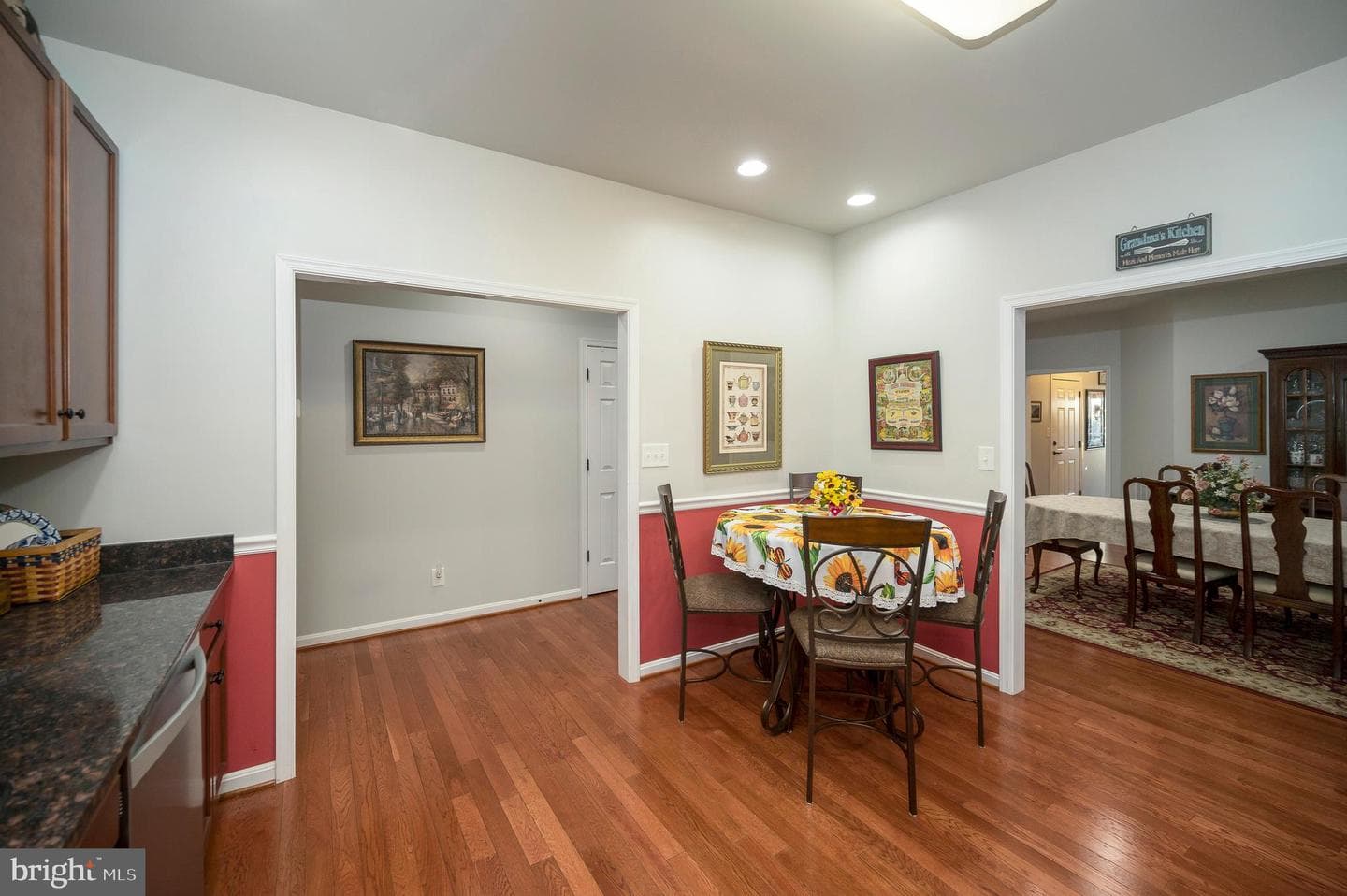 9414 Fyvie Lane photo 22