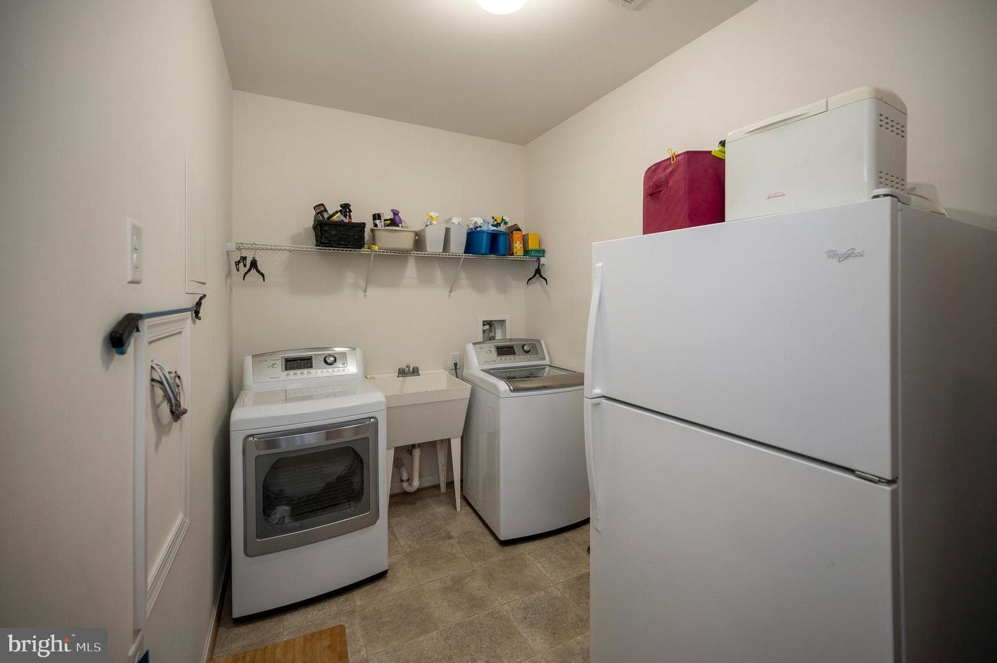 9414 Fyvie Lane photo 8