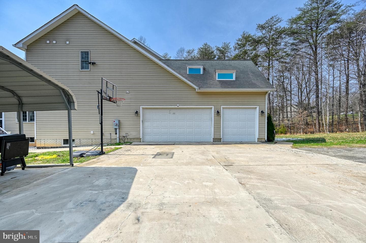 9490 Vanreenan Way photo 3