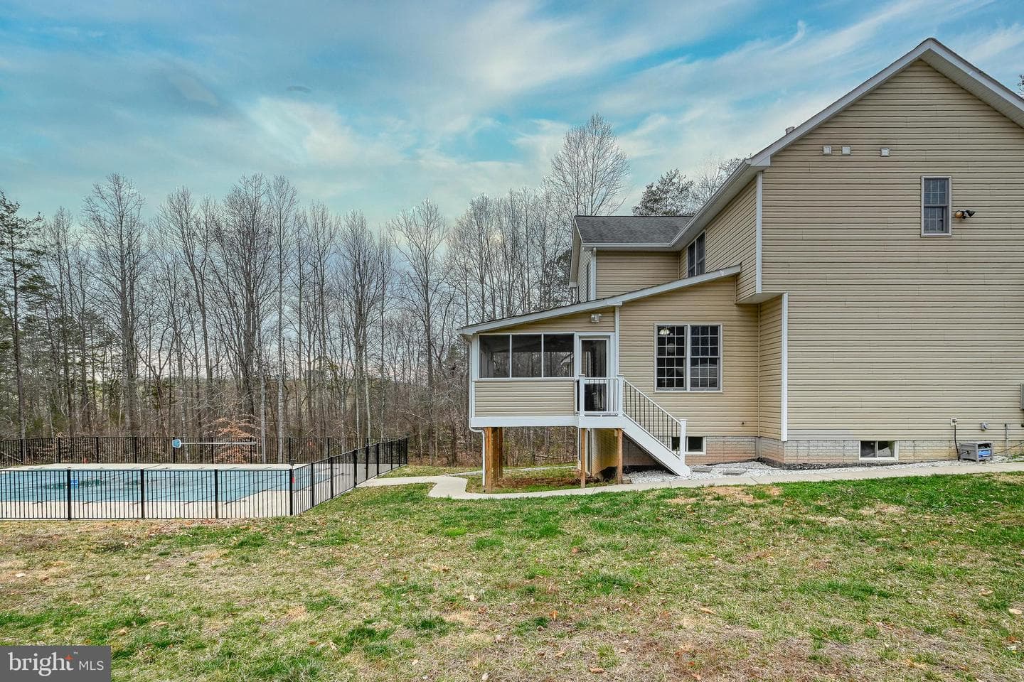 9490 Vanreenan Way photo 4