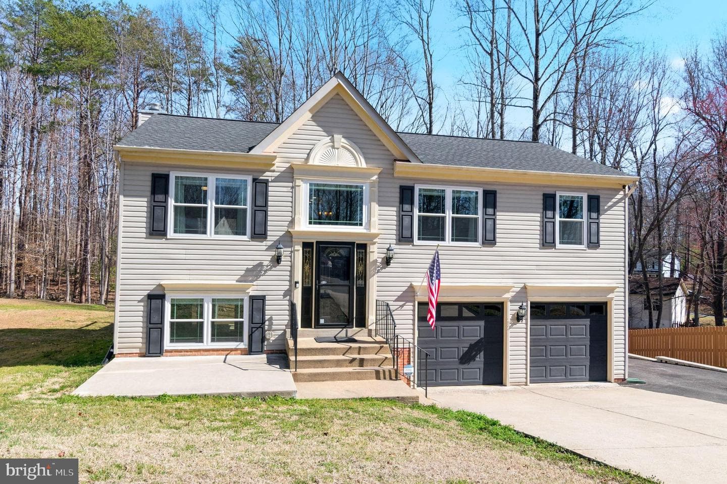 11205 Surry Woods