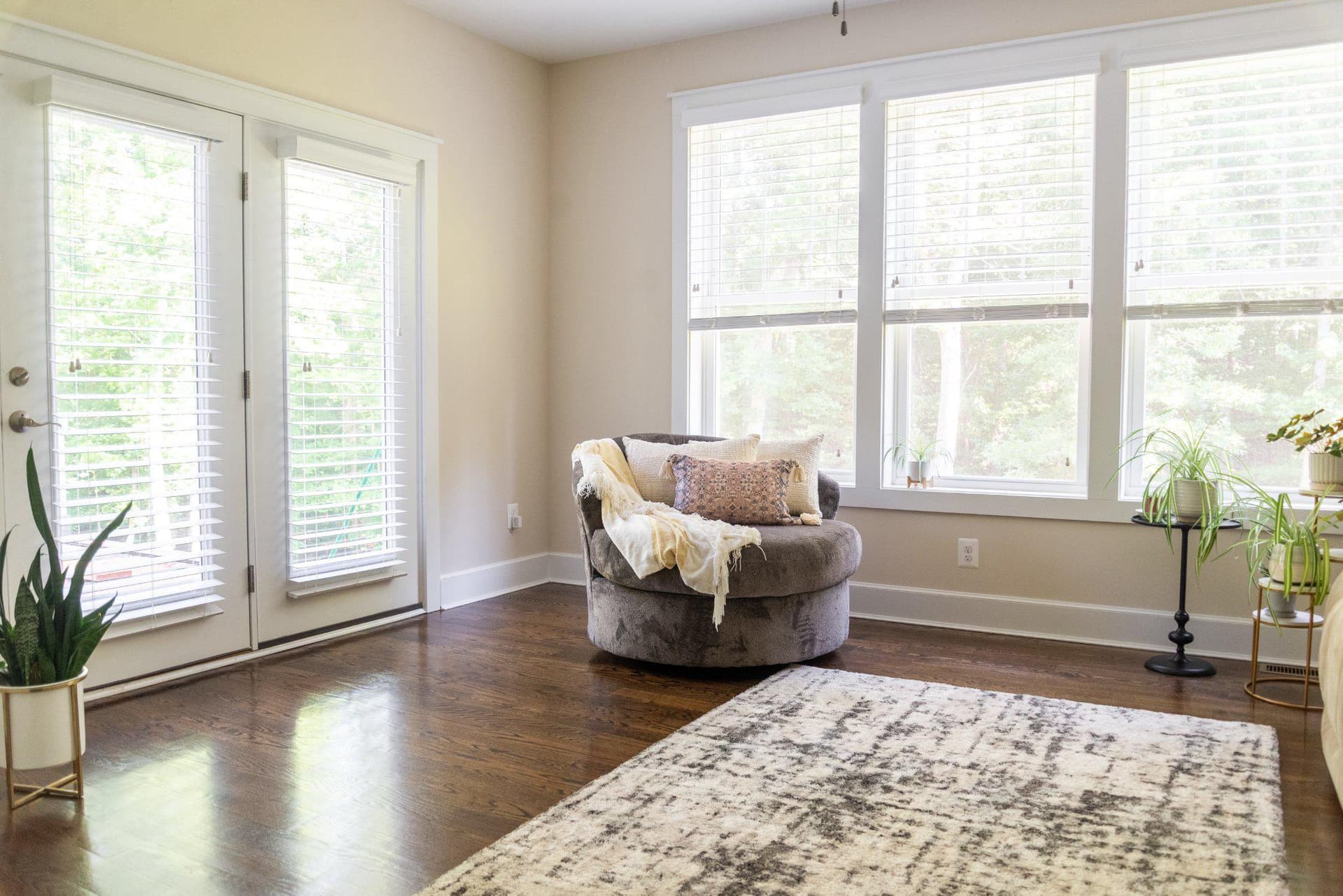 10916 Olive View Drive photo 23
