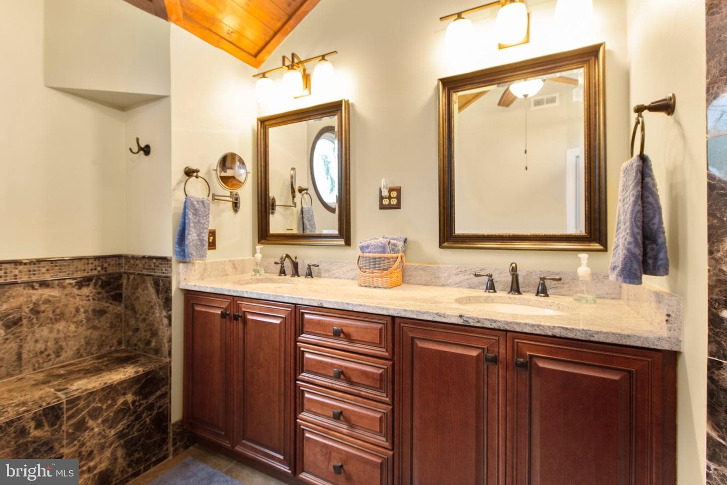 1800 Stoney Creek Drive photo 28
