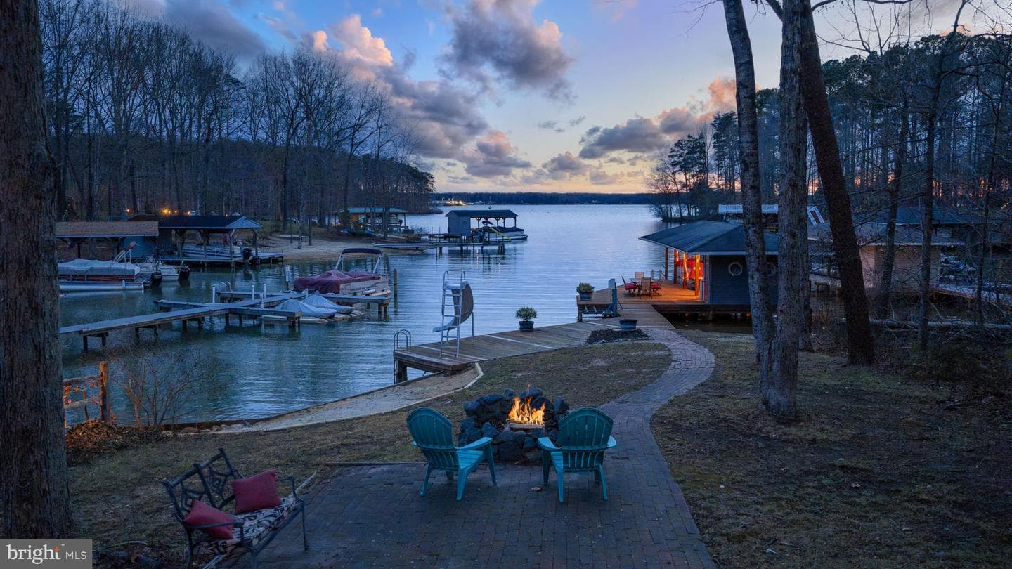 2325 Waterside Drive photo 20