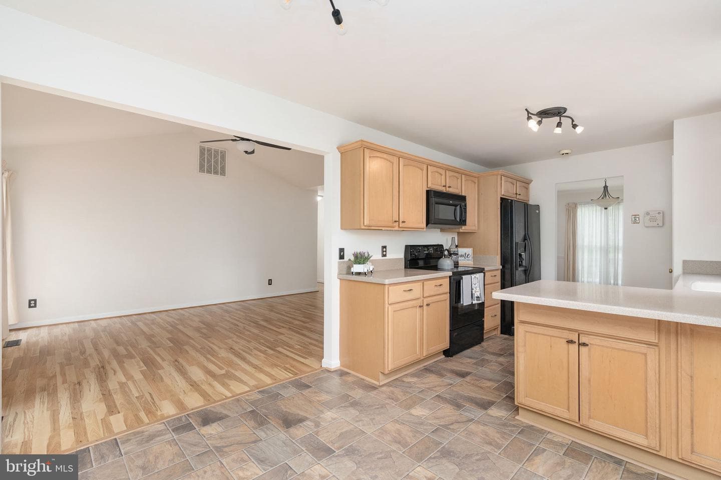 9805 Kenmore Court photo 23