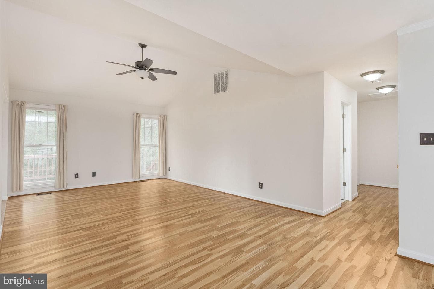 9805 Kenmore Court photo 24