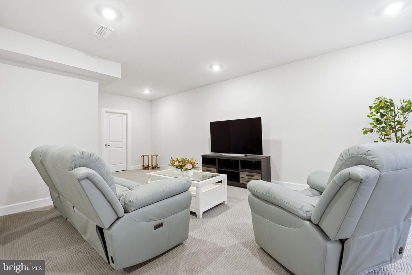 10909 Canterbury Court photo 35