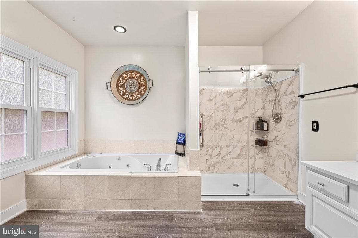 7403 Barrister Court photo 32