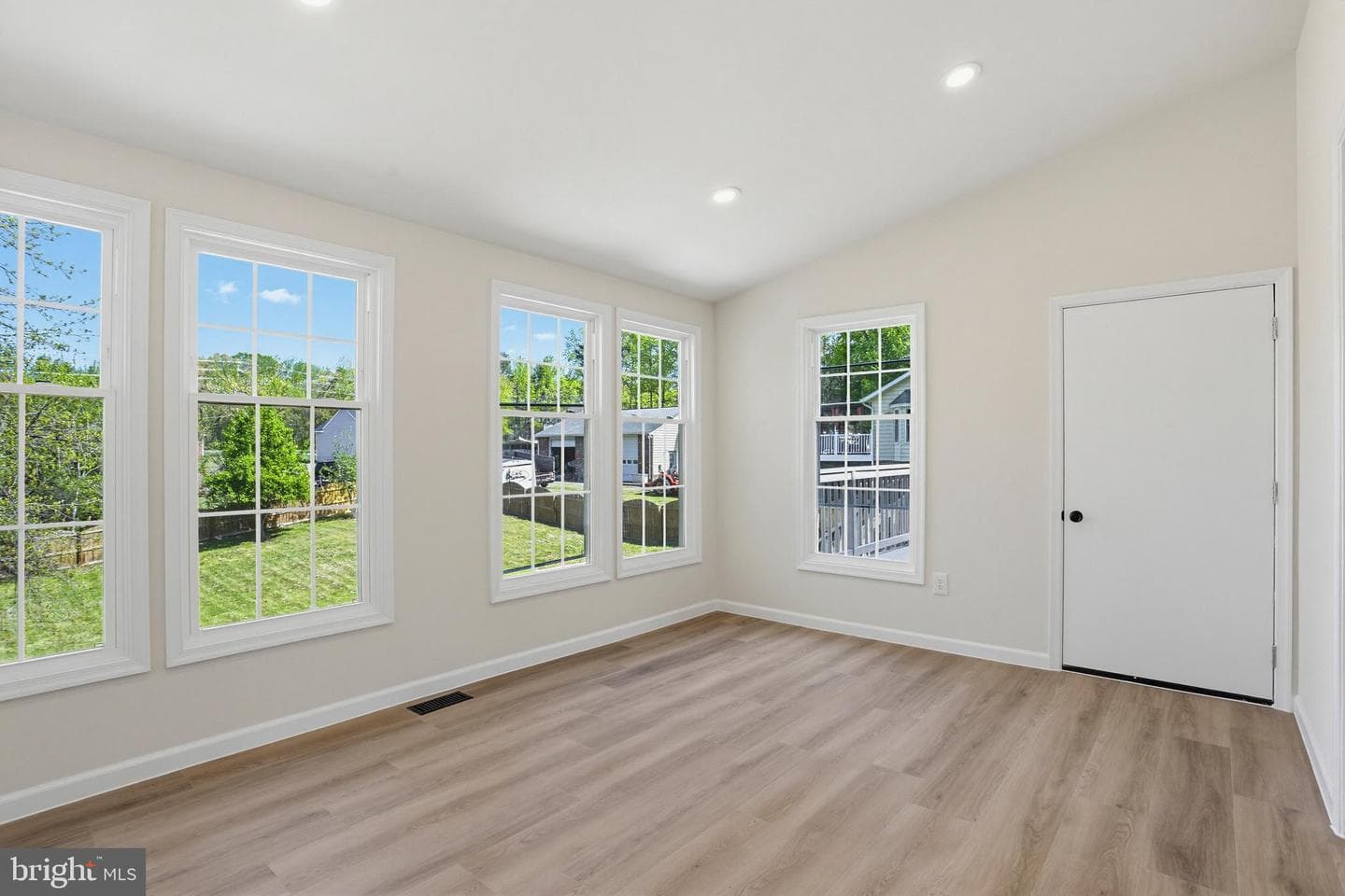 4205 Amelia Drive photo 7