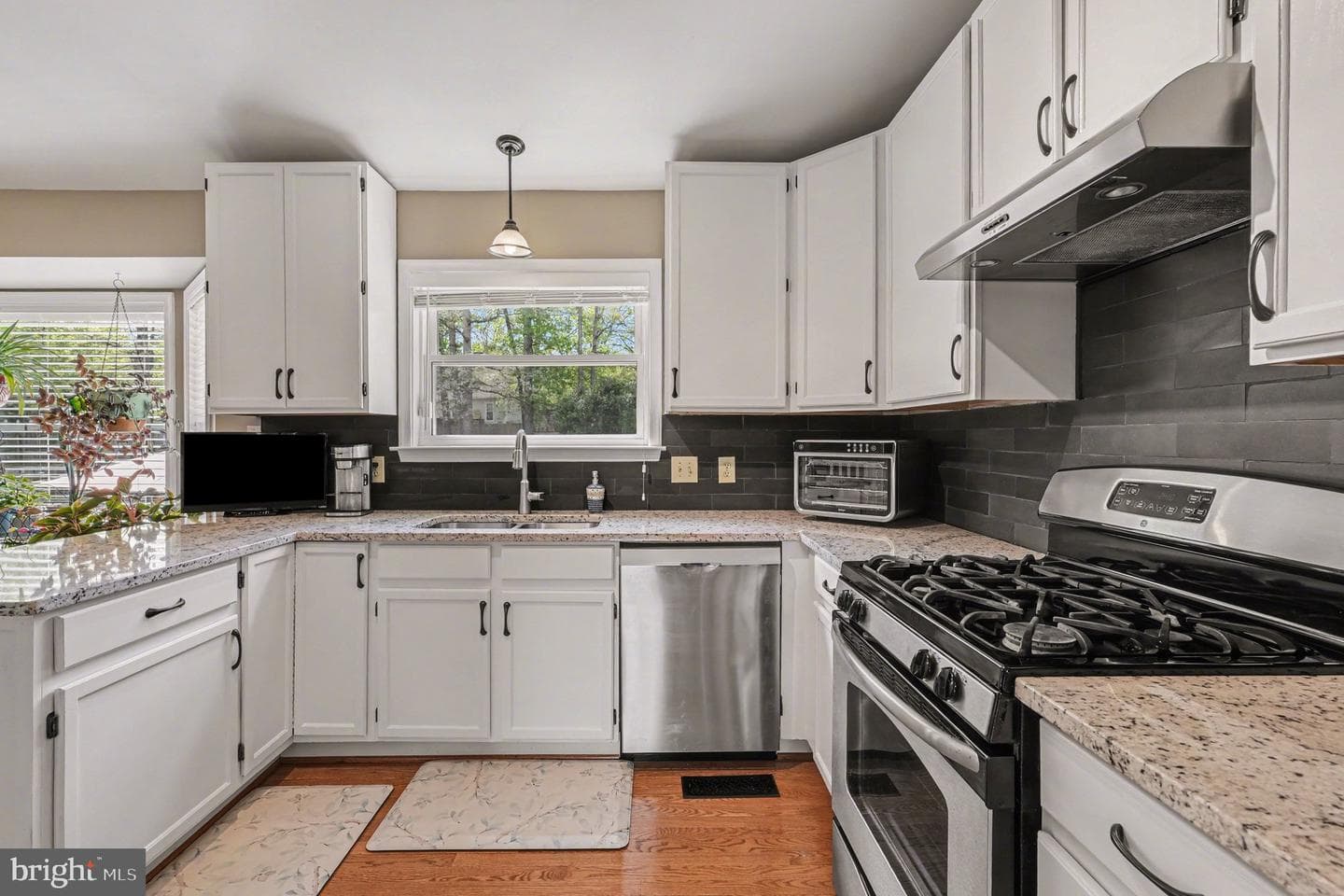 10612 Crestwood Drive photo 8