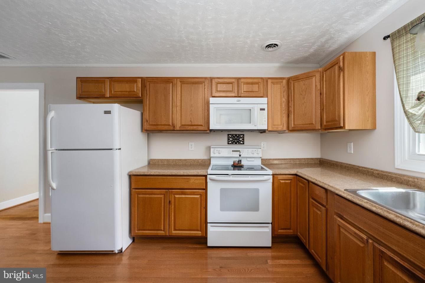 120 Mclaws Street E photo 16
