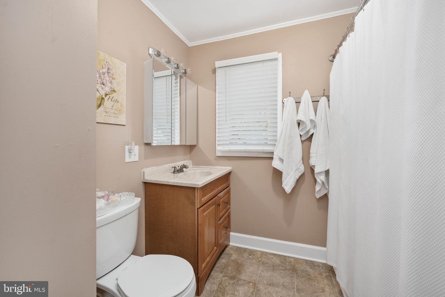 120 Mclaws Street E photo 27