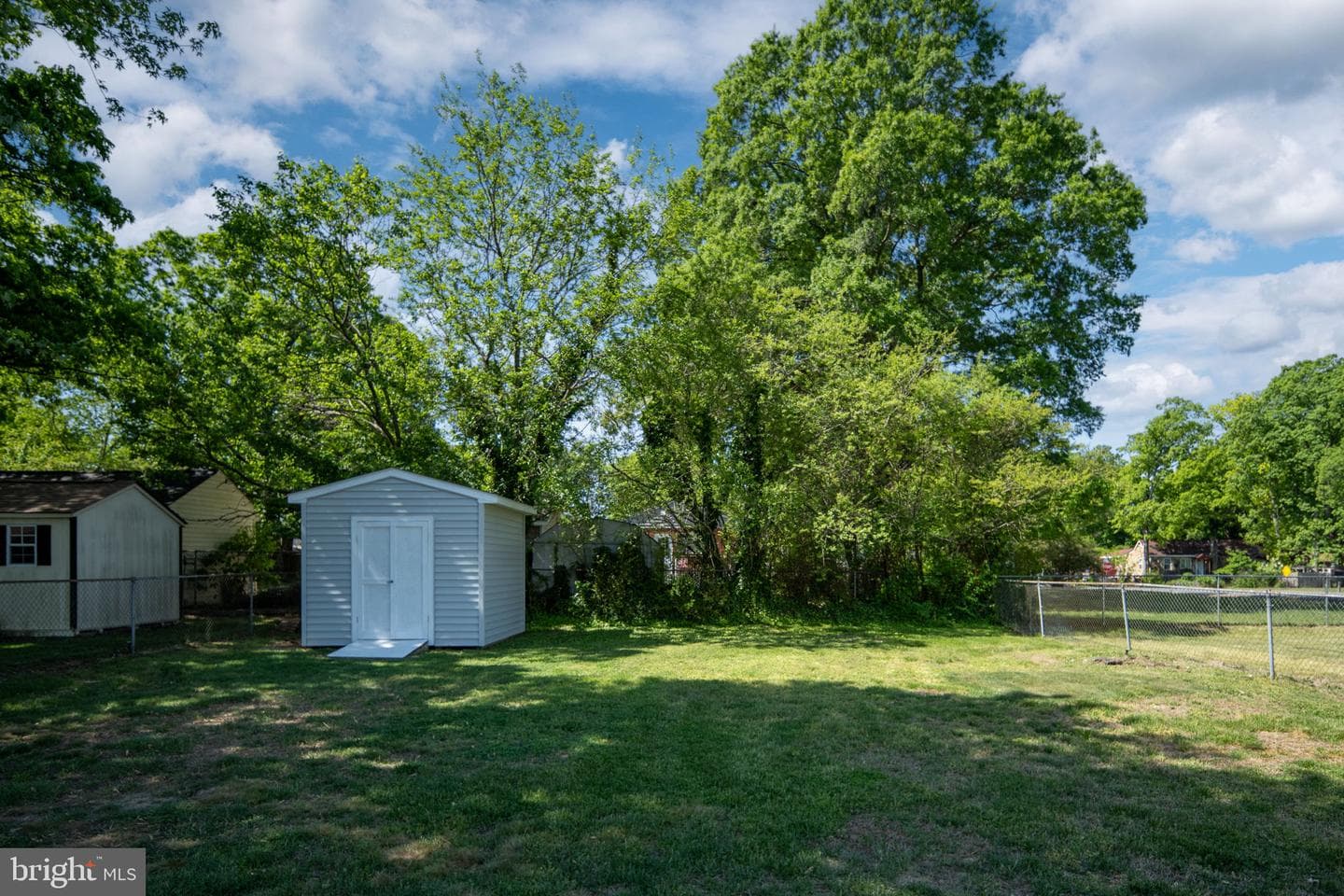 120 Mclaws Street E photo 42
