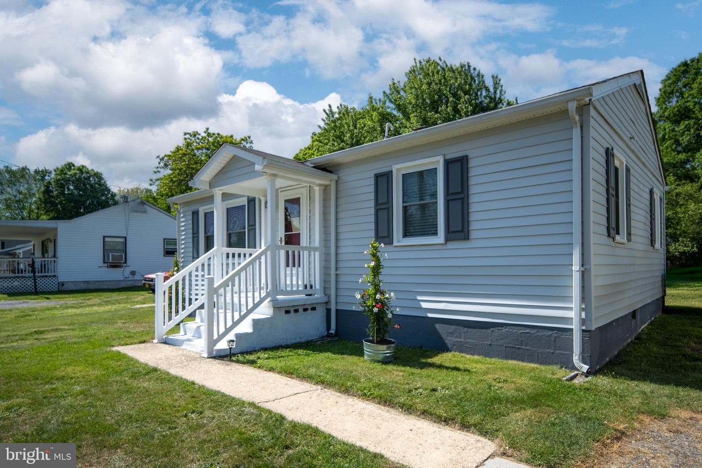 120 Mclaws Street E photo 47