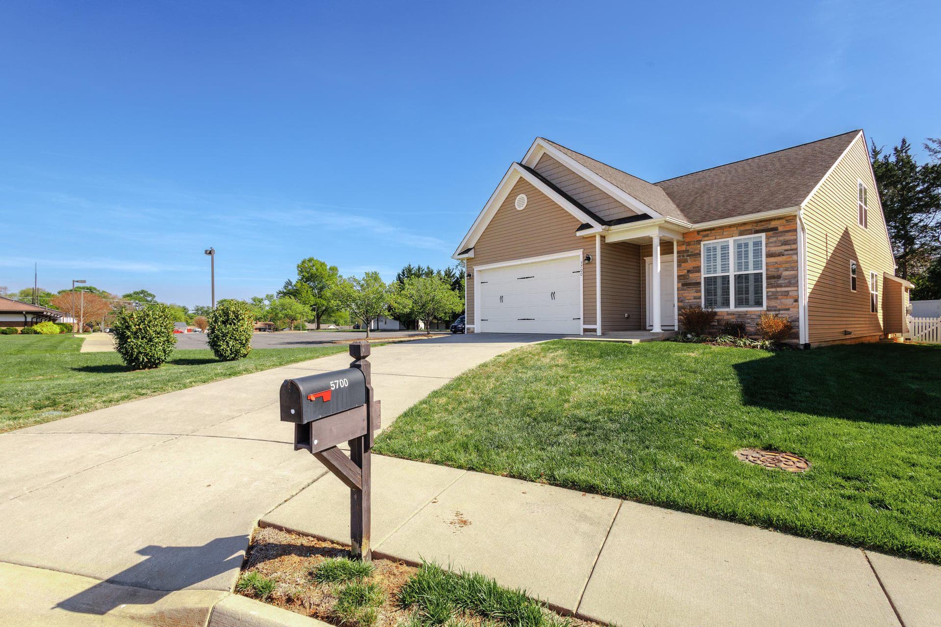 5700 Spring Arbor Circle photo 3