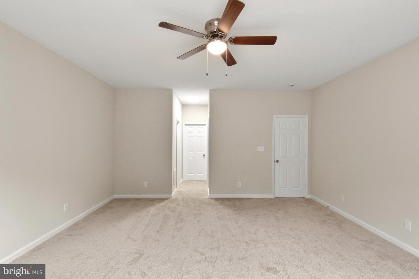 7112 Radford photo 12