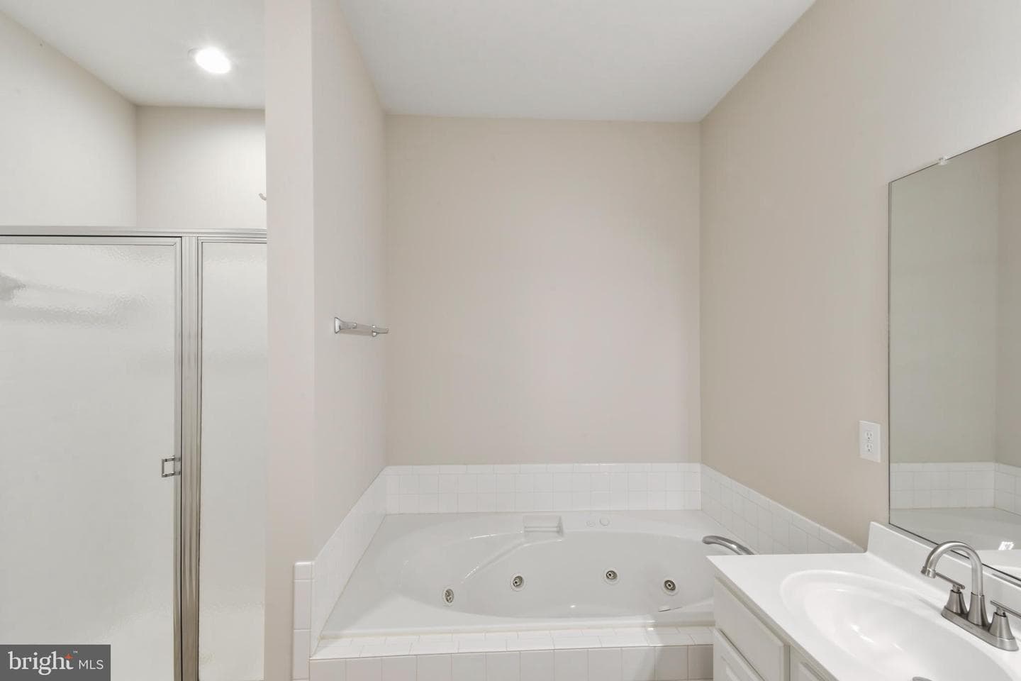 7112 Radford photo 18