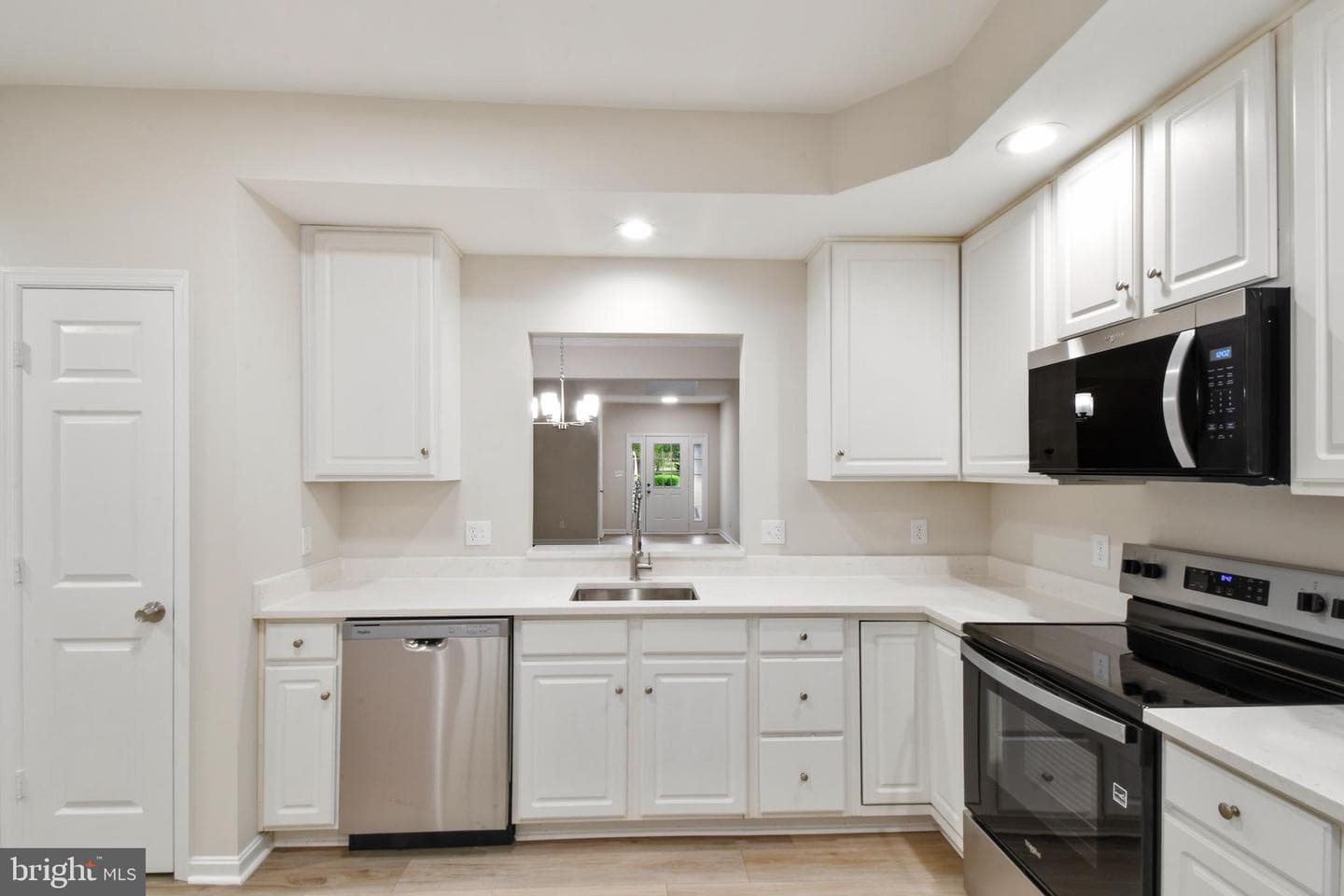 7112 Radford photo 8