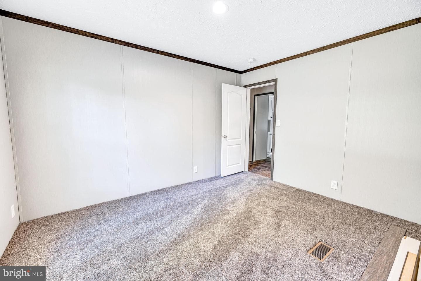11919 Belfonte Road photo 22