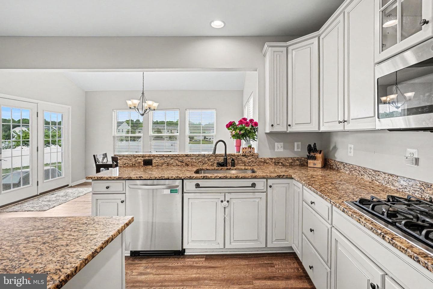 2527 Cornell Drive photo 4