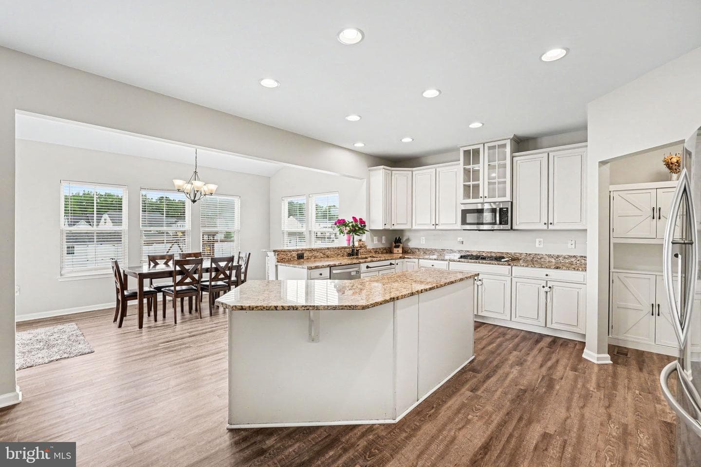 2527 Cornell Drive photo 5