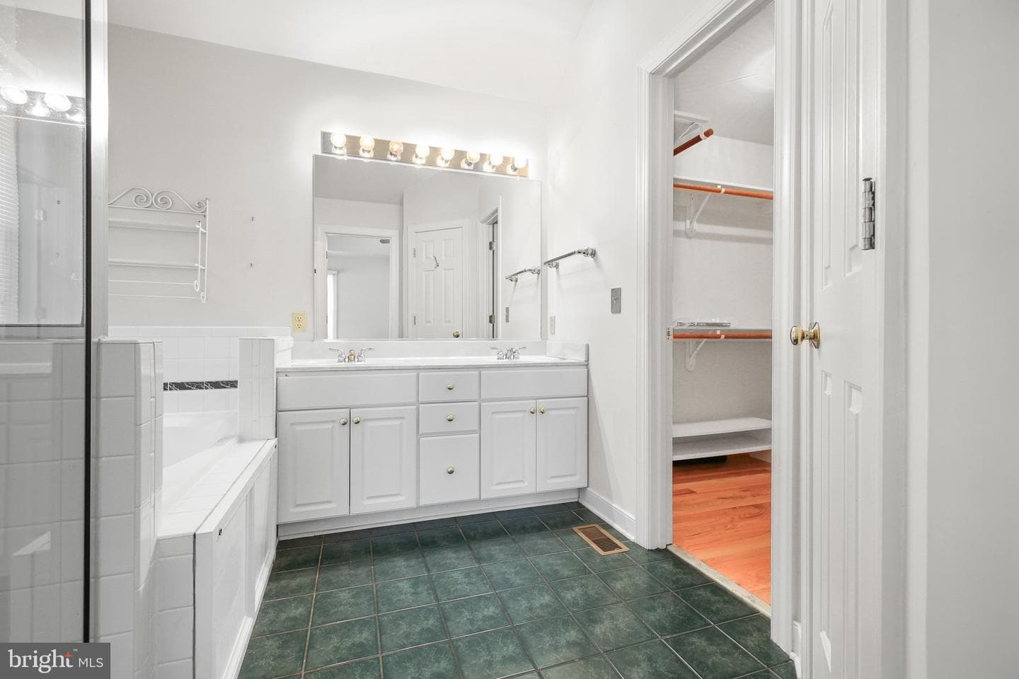 105 Brooke Drive photo 28