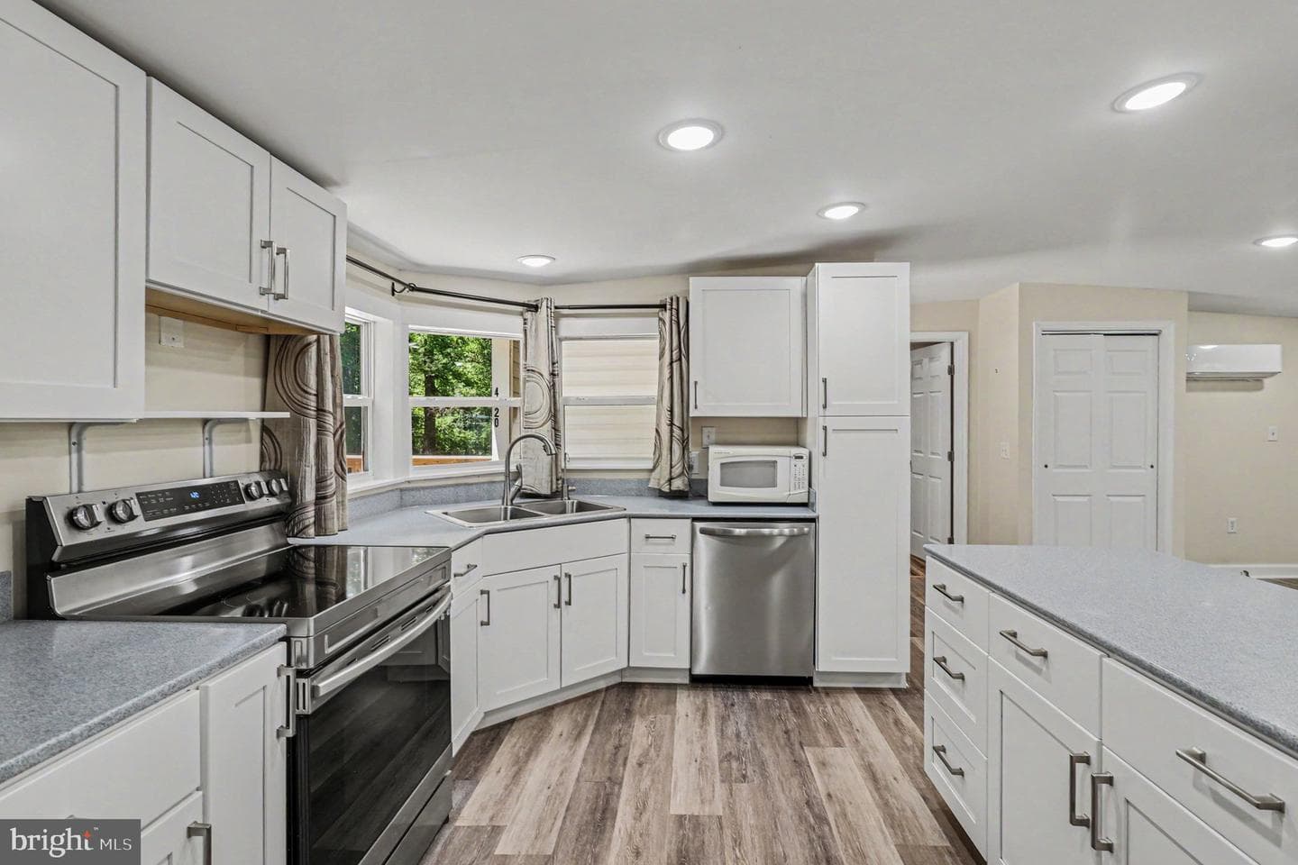 4820 Moser Ln photo 2