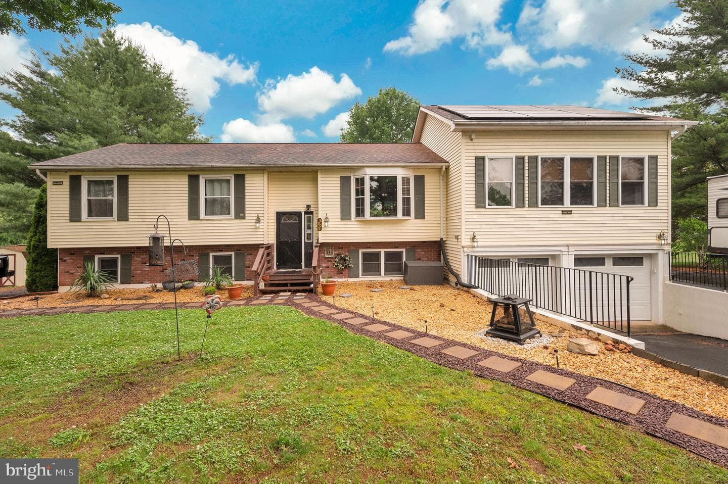 8908 Jennings Ln photo 1