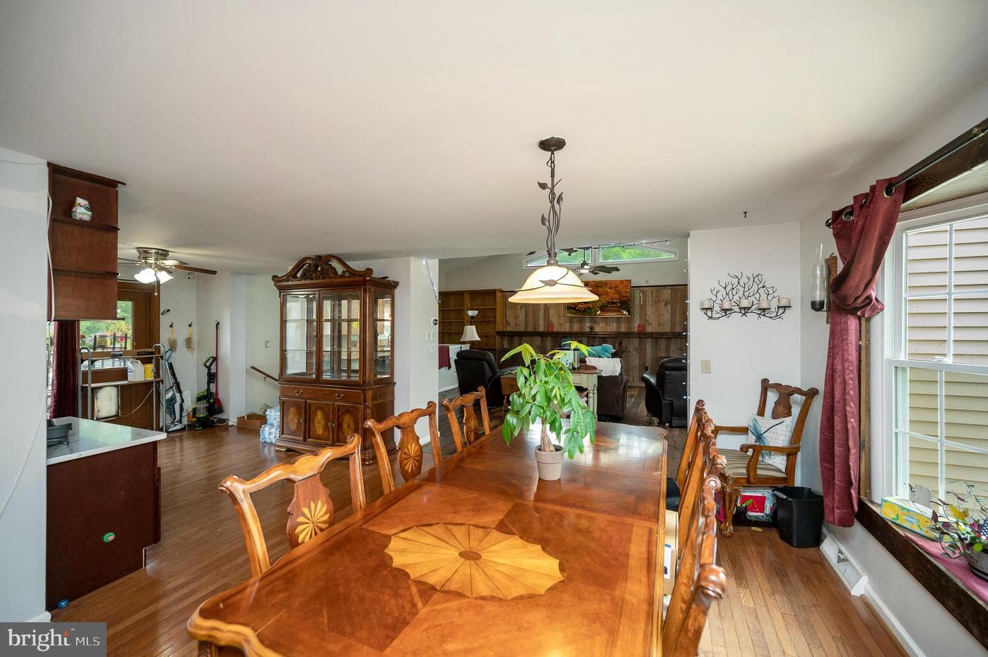 8908 Jennings Ln photo 15