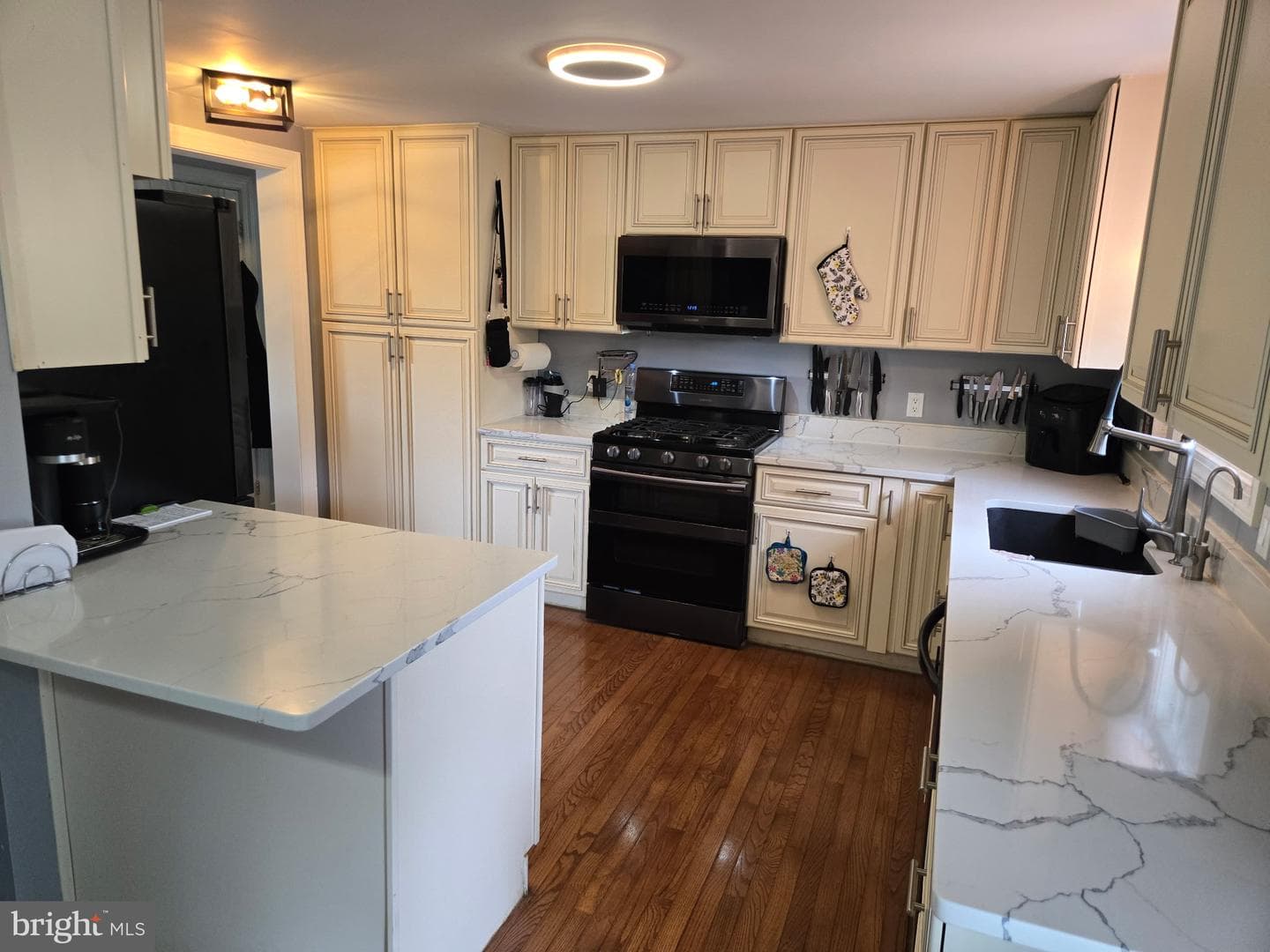 8908 Jennings Ln photo 18
