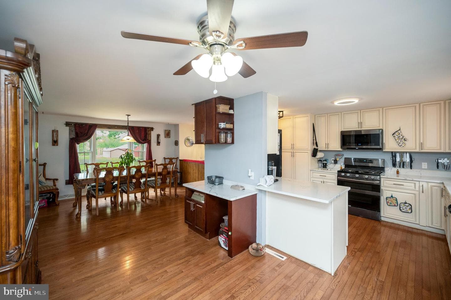 8908 Jennings Ln photo 20