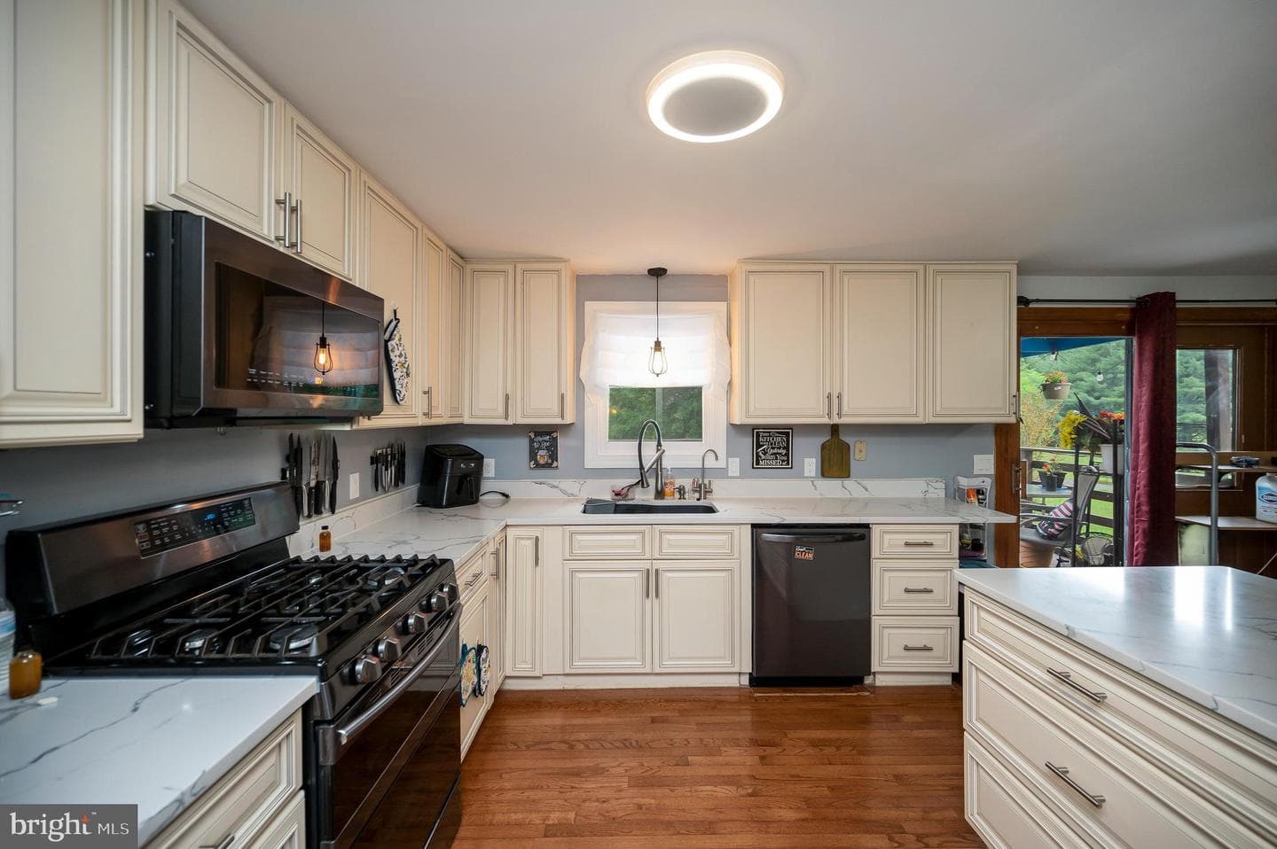 8908 Jennings Ln photo 21